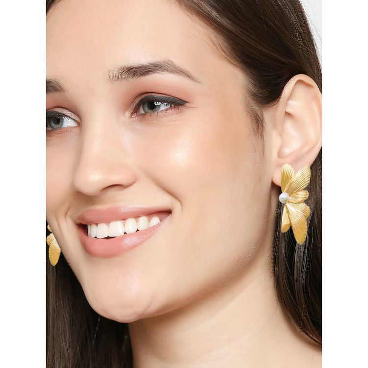 RAIRA
Gold Plated Big Floral Pearls Party Fashion Drop Earrings 18K Gold Polish | Everyday glamor| necklace, earrings| 18k Gold | Contemporary| hypoallergenic
(One Size)