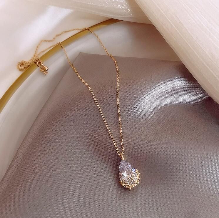 RAIRA Rose Gold Cubic Zirconia Water Drop AD Pendant Necklace for Women - Simple Elegant Clavicle Chain For Women & Girl’s