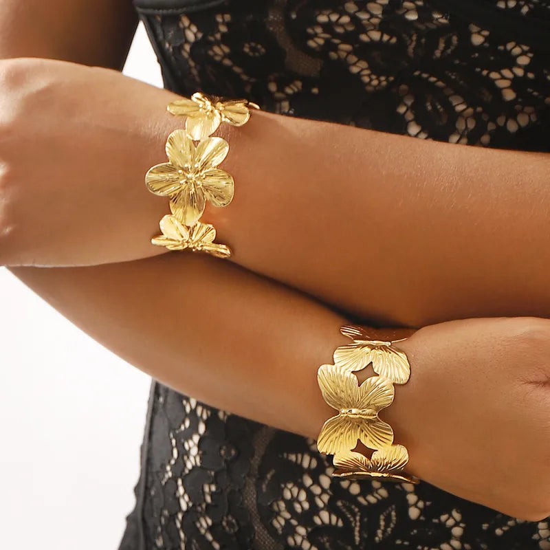 RAIRA Retro Simple Style Classic Style Flower Butterfly Iron Bangle, Chunky Gold Bracelet for Women 14K Gold Plated Cuff Bracelet Vintage Flower Bracelet Wide Open Cuff Bangles Statement Bracelet Jewelry Chrismas Birthday Flower Charm……