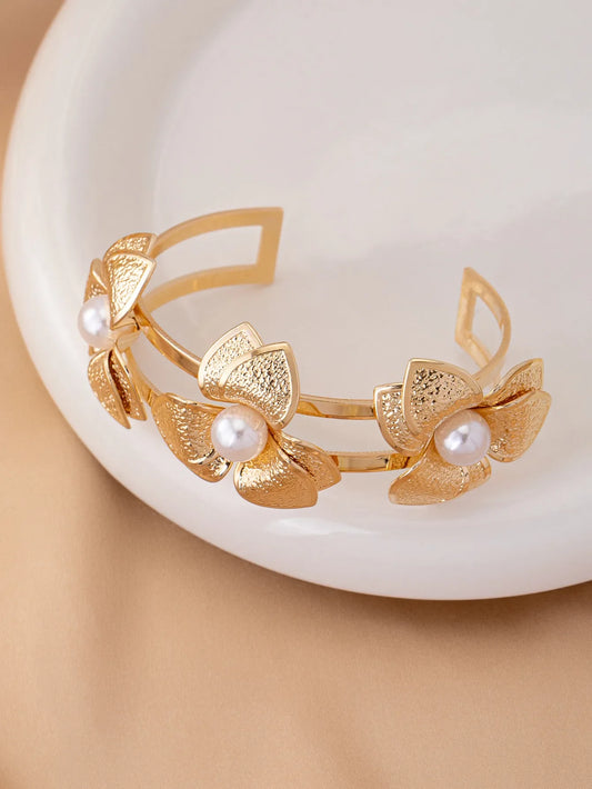 RAIRA Chunky Gold Cuff Bracelets for Women 14K Gold Flower Bangle Bracelet Trendy Boho Wide Open Cuff Bangles Matte Gold Statement Bracelet Jewelry Gifts for Women And Girls