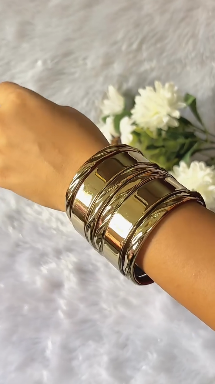 RAIRA Trendy and unique fancy Golden color glass kada set for girlish look bangles and bracelets