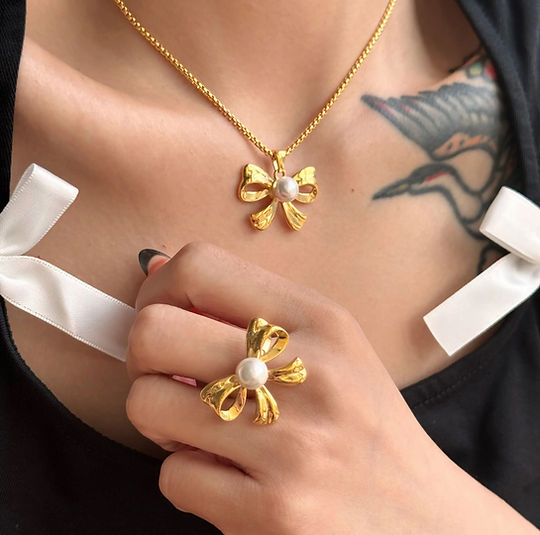 Raira Gold plated Bow Pearl Ring 🎀