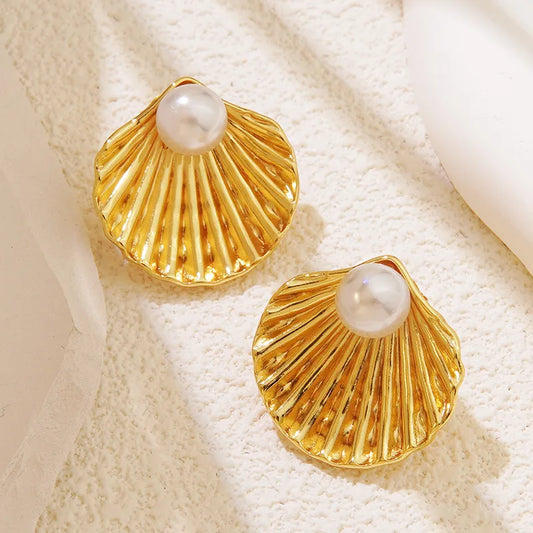RAIRA 1 Pair French Style Classic Style IG Style Scallop Shell 304 Stainless Steel 14k Gold Plated Artificial Pearls Imitation Gold Ear Studs