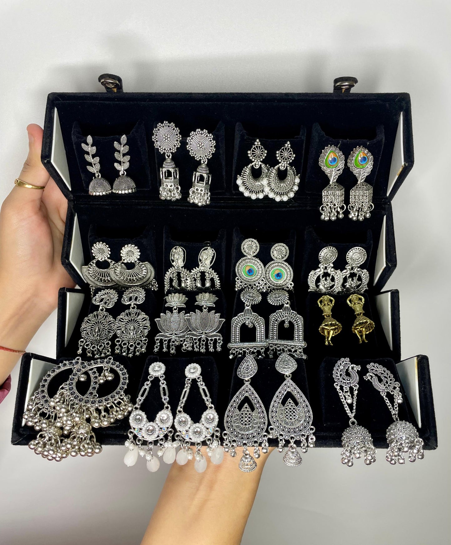 16 Viral Jhumka Box Set