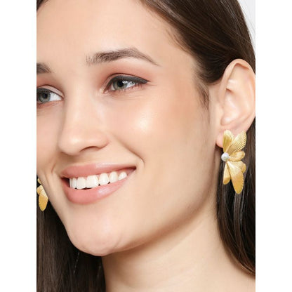 RAIRA
Gold Plated Big Floral Pearls Party Fashion Drop Earrings 18K Gold Polish | Everyday glamor| necklace, earrings| 18k Gold | Contemporary| hypoallergenic
(One Size)