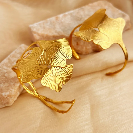 RAIRA Elegant Hawaiian Leaf 304 Stainless Steel 18K Gold Plated Bangle