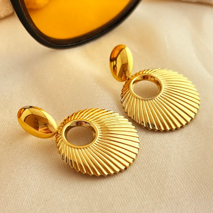 1 Piece Elegant Retro Solid Color Pleated Hollow Out 304 Stainless Steel 18K Gold Plated Drop Earrings For women & Girl’s Trendy
