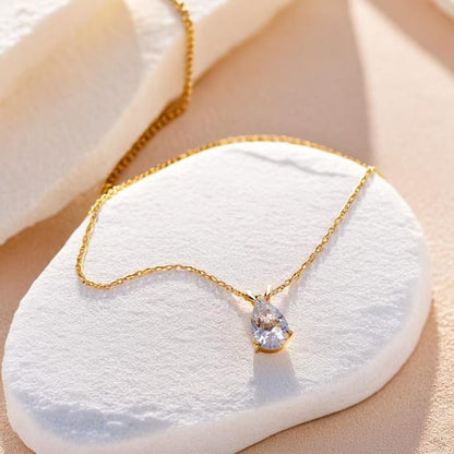 RAIRA Elegant Teardrop Crystal Pendant Necklace – Timeless Gold Charm