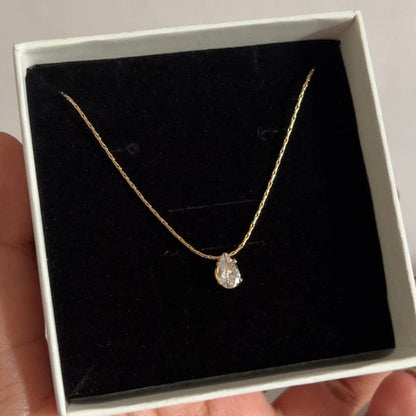 RAIRA Elegant Teardrop Crystal Pendant Necklace – Timeless Gold Charm