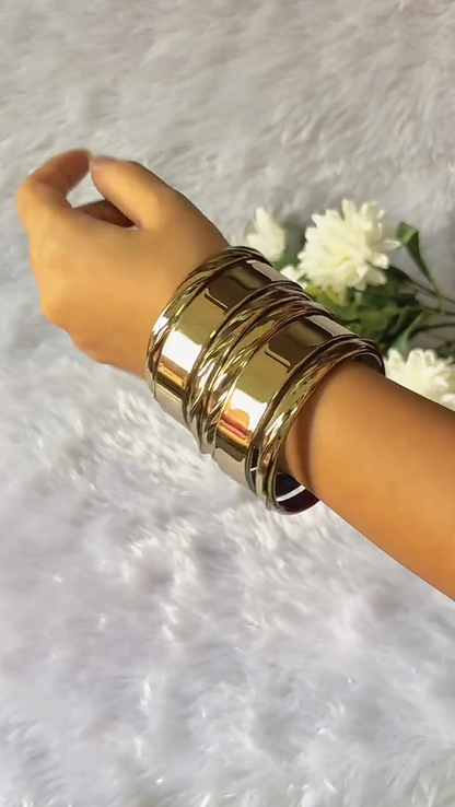 RAIRA Trendy and unique fancy Golden color glass kada set for girlish look bangles and bracelets