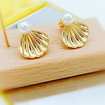 RAIRA 1 Pair French Style Classic Style IG Style Scallop Shell 304 Stainless Steel 14k Gold Plated Artificial Pearls Imitation Gold Ear Studs