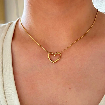 RAIRA Knot Heart Chain Pendant Necklace Gold Plated, Waterproof and Anti-Tarnish For Women & Girl's