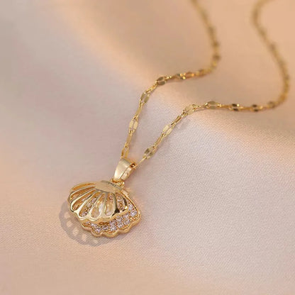 RAIRA Beach Simple Style Shell 304 Stainless Steel Acrylic 18K Gold Plated Pendant Necklace, Valentine's Day Special Gift  For You Love Once Girls and Women