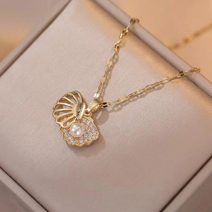 RAIRA Beach Simple Style Shell 304 Stainless Steel Acrylic 18K Gold Plated Pendant Necklace, Valentine's Day Special Gift  For You Love Once Girls and Women