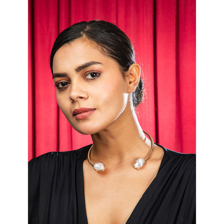RAIRA Pearl Elegance Gold Plated Open Round Necklace
(One Size)