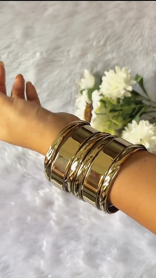RAIRA Trendy and unique fancy Golden color glass kada set for girlish look bangles and bracelets