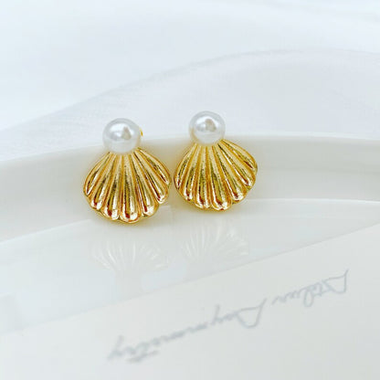 RAIRA 1 Pair French Style Classic Style IG Style Scallop Shell 304 Stainless Steel 14k Gold Plated Artificial Pearls Imitation Gold Ear Studs