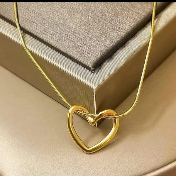RAIRA Knot Heart Chain Pendant Necklace Gold Plated, Waterproof and Anti-Tarnish For Women & Girl's