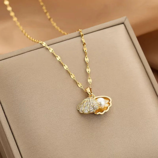 RAIRA Beach Simple Style Shell 304 Stainless Steel Acrylic 18K Gold Plated Pendant Necklace, Valentine's Day Special Gift  For You Love Once Girls and Women
