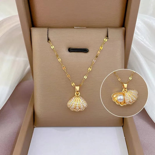 RAIRA Beach Simple Style Shell 304 Stainless Steel Acrylic 18K Gold Plated Pendant Necklace, Valentine's Day Special Gift  For You Love Once Girls and Women