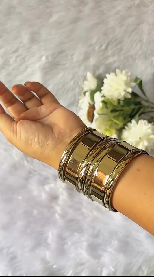 RAIRA Trendy and unique fancy Golden color glass kada set for girlish look bangles and bracelets